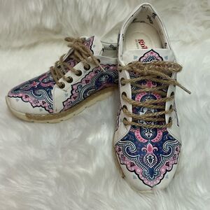 Goby Shoes - Boho Sneakers Size‎ 39 fit like a 7 1/2 B19B